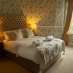 Hill House Гостевой дом 4*